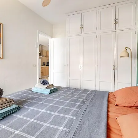 Oceanview Getaway With Pool In Playa La Arena Apartament Puerto de Santiago (Tenerife)